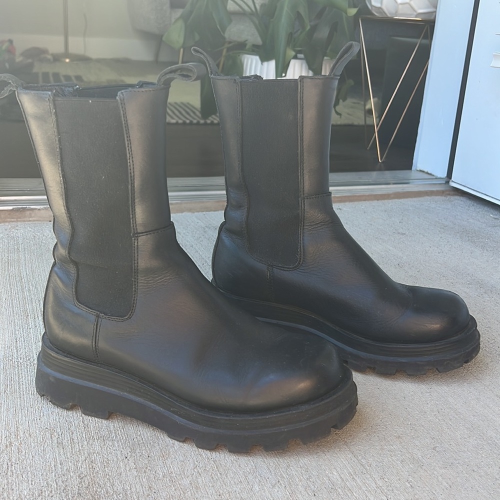 Steve Madden Explorer Chelsea Boots